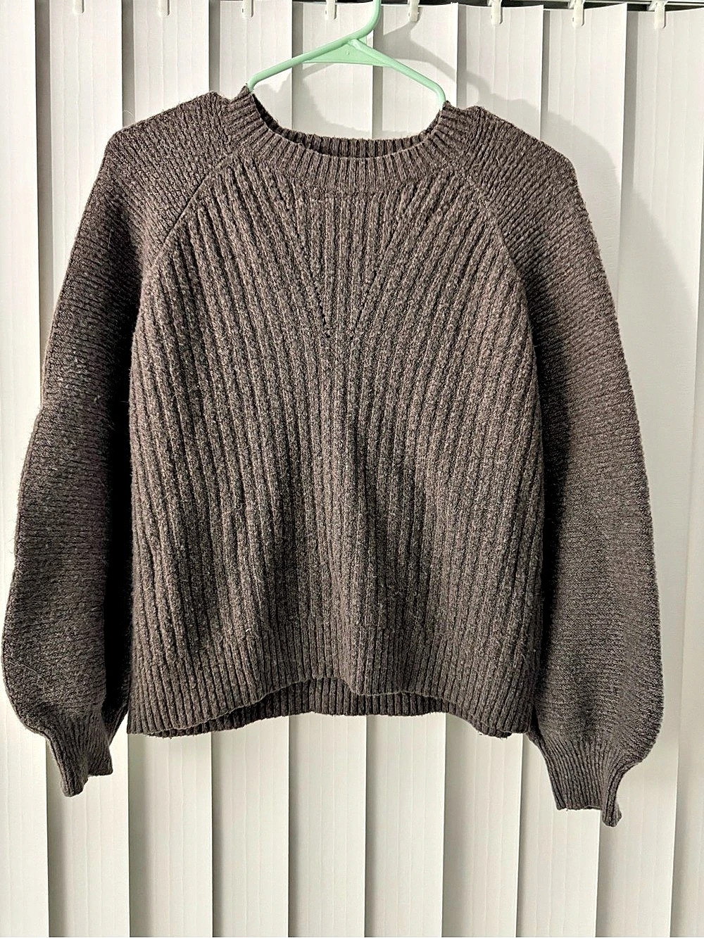 Simply Vera Wang Brown Crew Neck Sweater Size Medium Like New